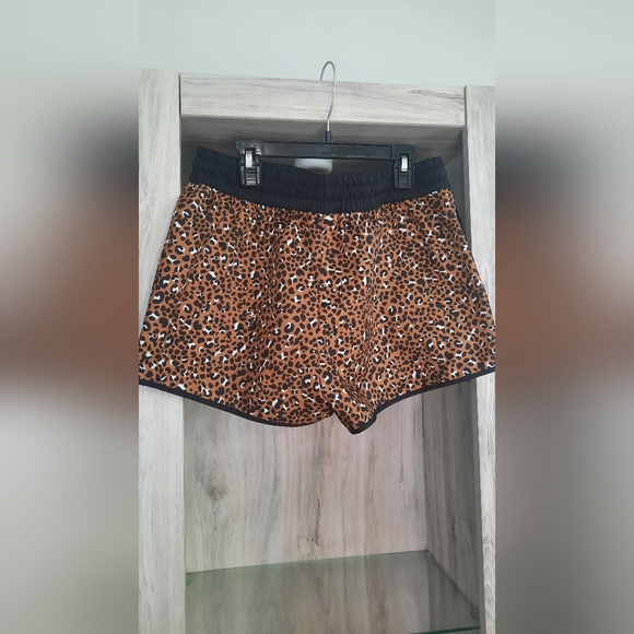 Nike sportware animal print used good condition, size medium - Picture 3 of 4